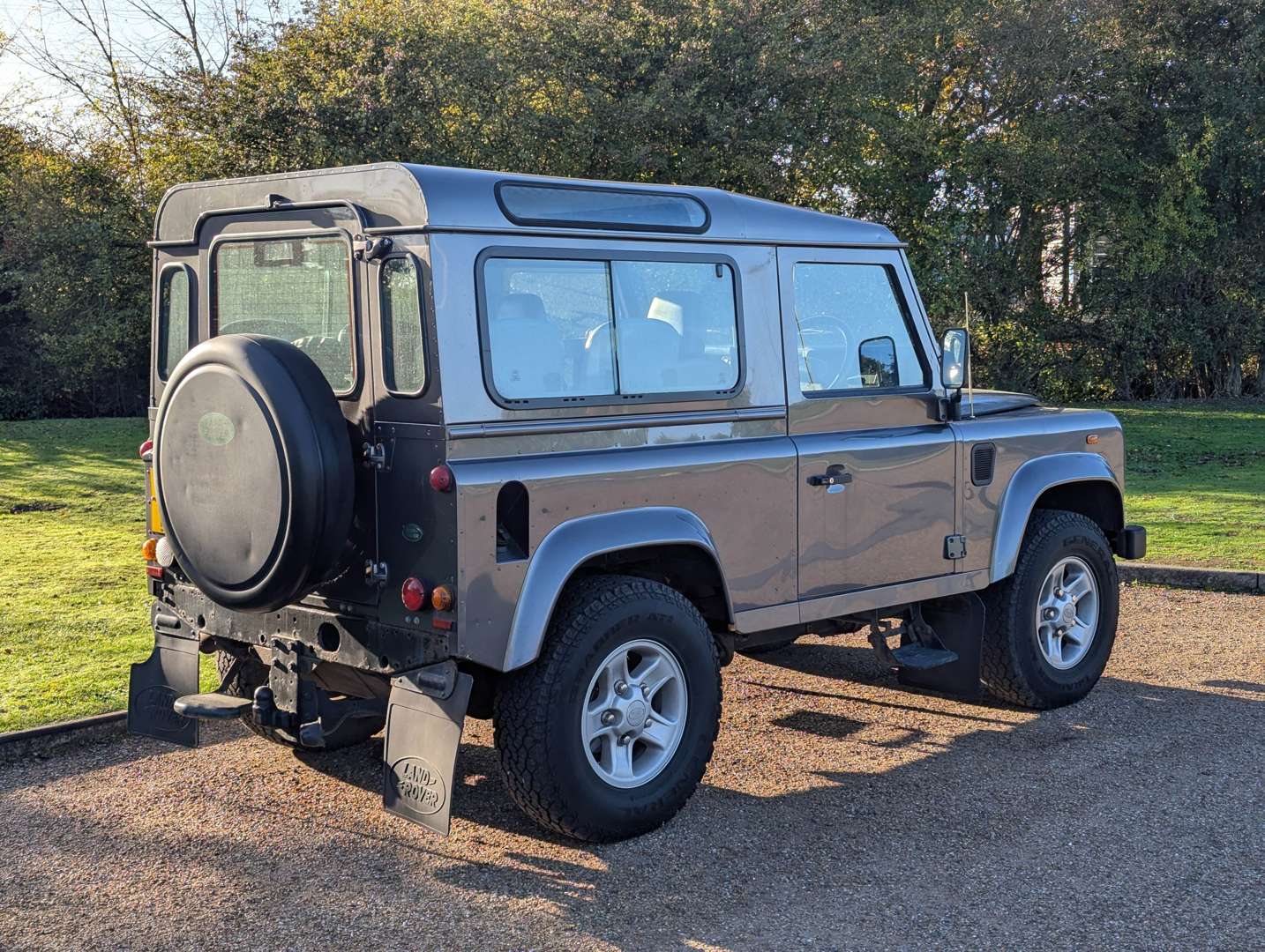 <p>2006 LAND ROVER DEFENDER 90 TD5</p>
