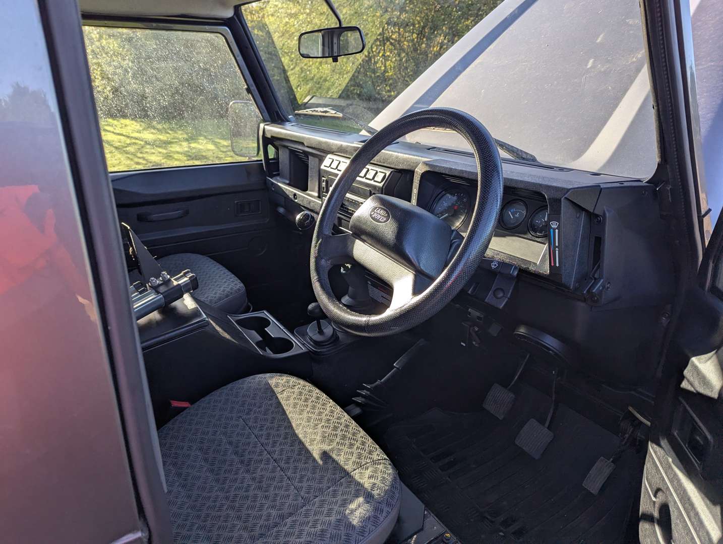 <p>2006 LAND ROVER DEFENDER 90 TD5</p>