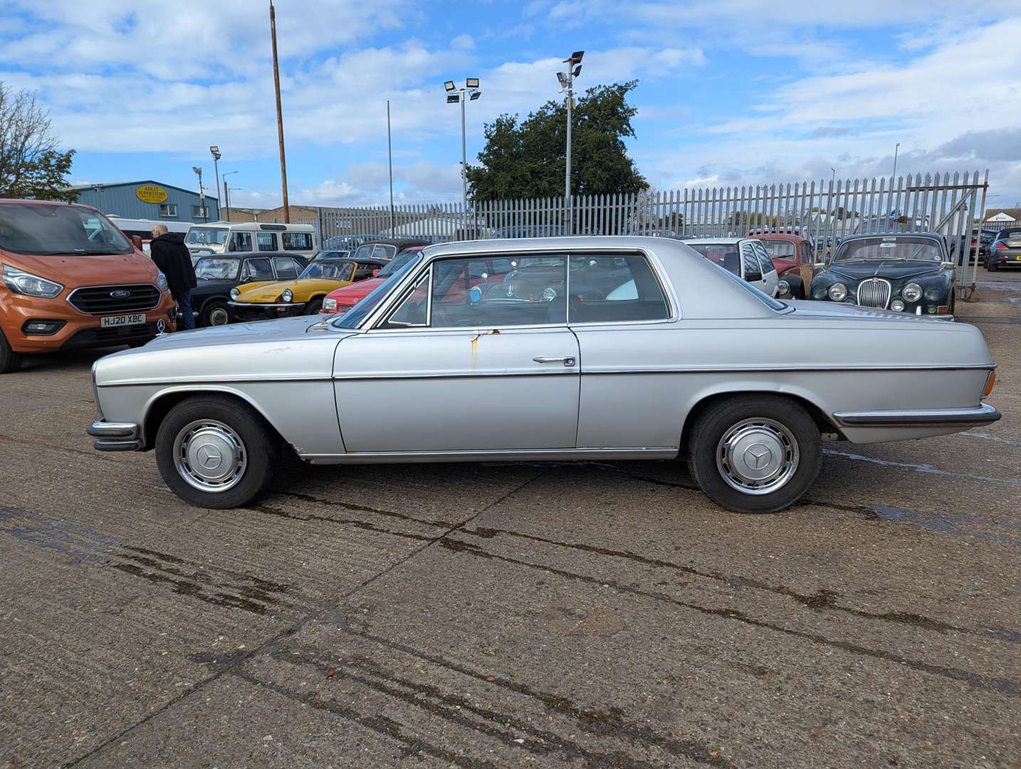 <p>1973 MERCEDES 280 CE AUTO</p>
