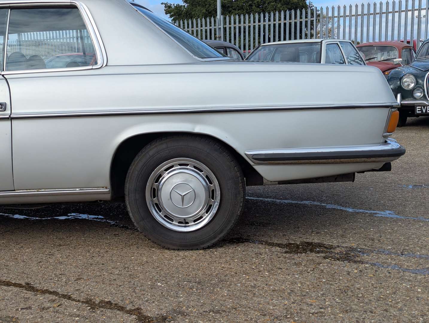 <p>1973 MERCEDES 280 CE AUTO</p>