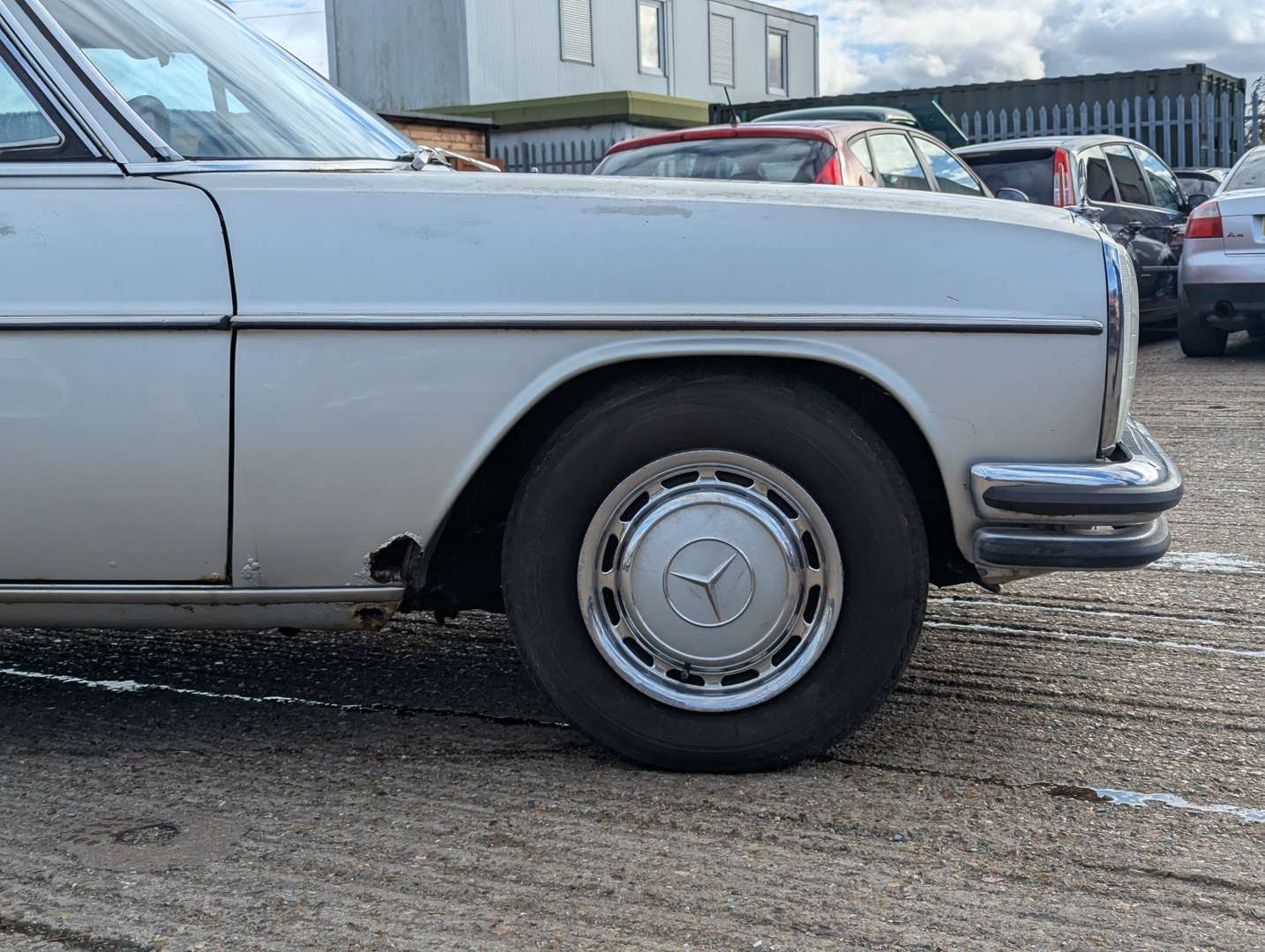 <p>1973 MERCEDES 280 CE AUTO</p>