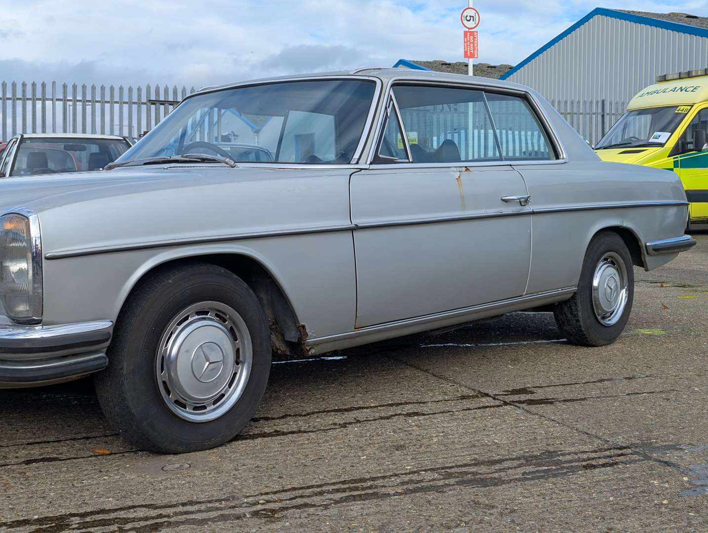 <p>1973 MERCEDES 280 CE AUTO</p>