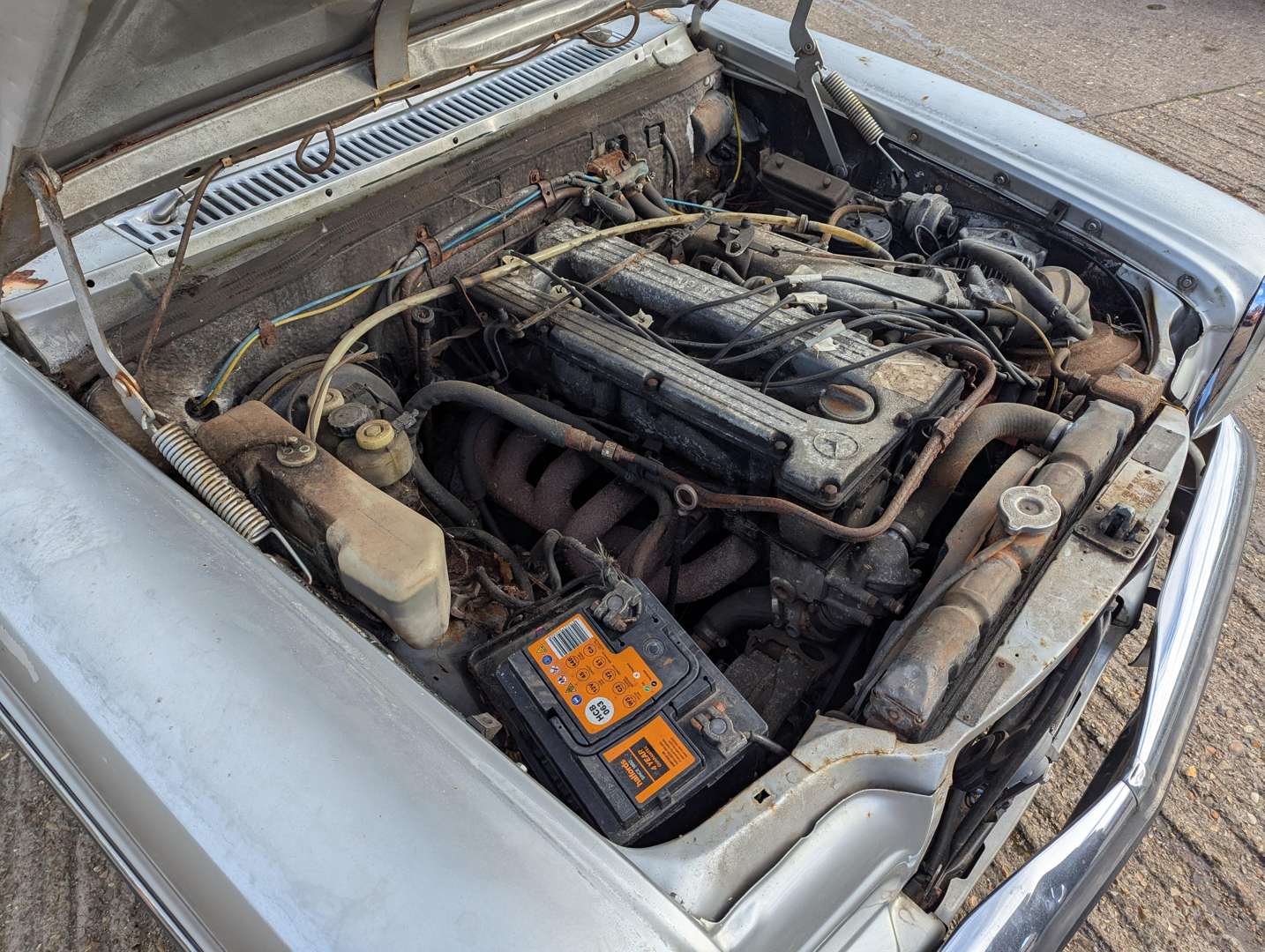 <p>1973 MERCEDES 280 CE AUTO</p>