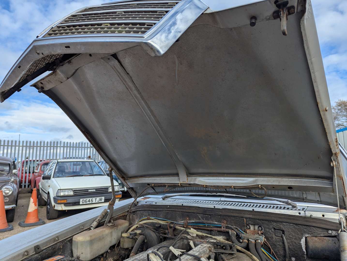 <p>1973 MERCEDES 280 CE AUTO</p>