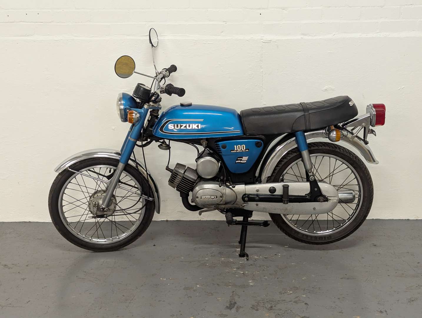 <p>1977 SUZUKI A100</p>