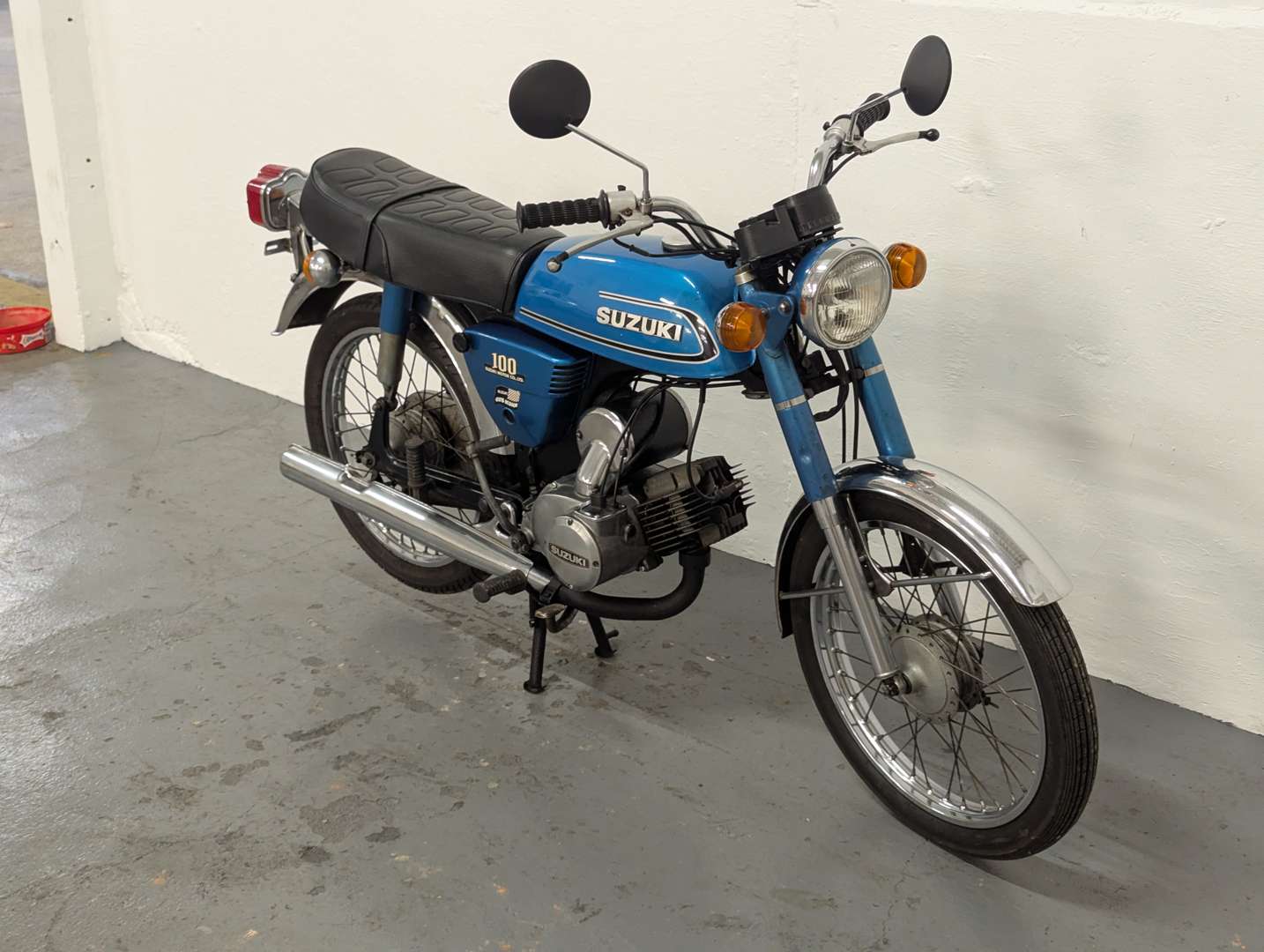 <p>1977 SUZUKI A100</p>