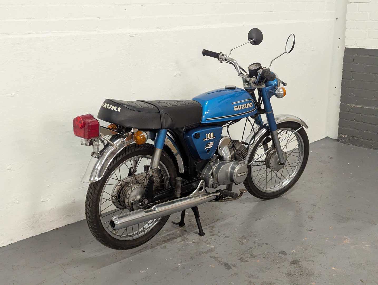 <p>1977 SUZUKI A100</p>