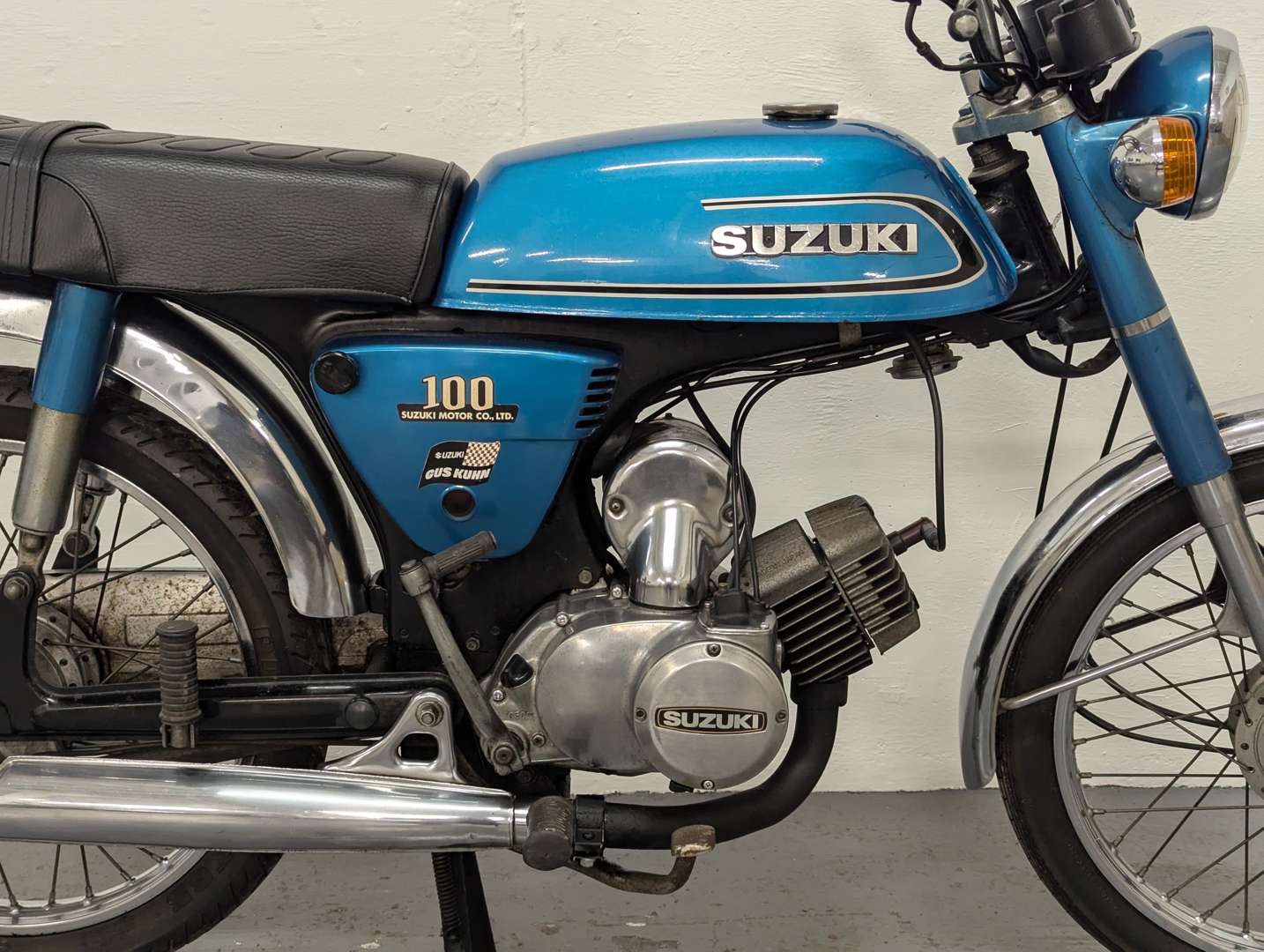 <p>1977 SUZUKI A100</p>
