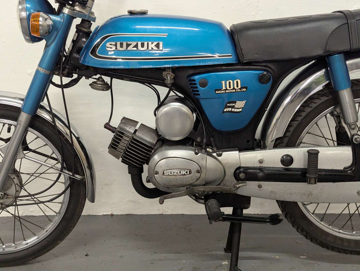 <p>1977 SUZUKI A100</p>