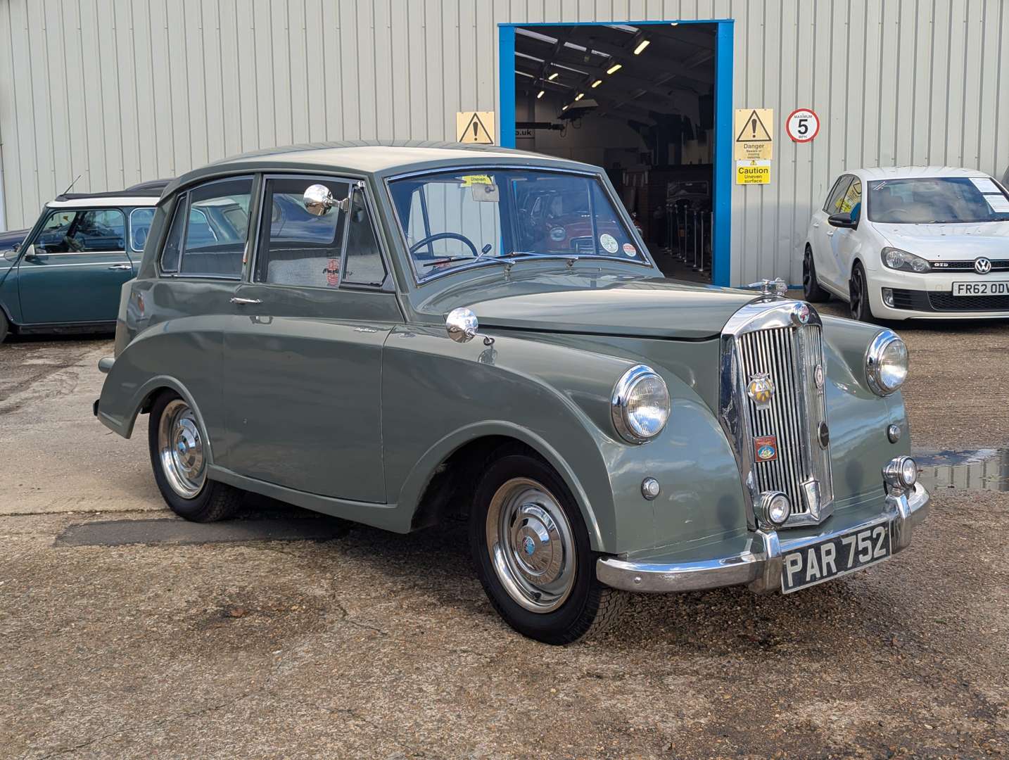 <p>1953 TRIUMPH MAYFLOWER</p>