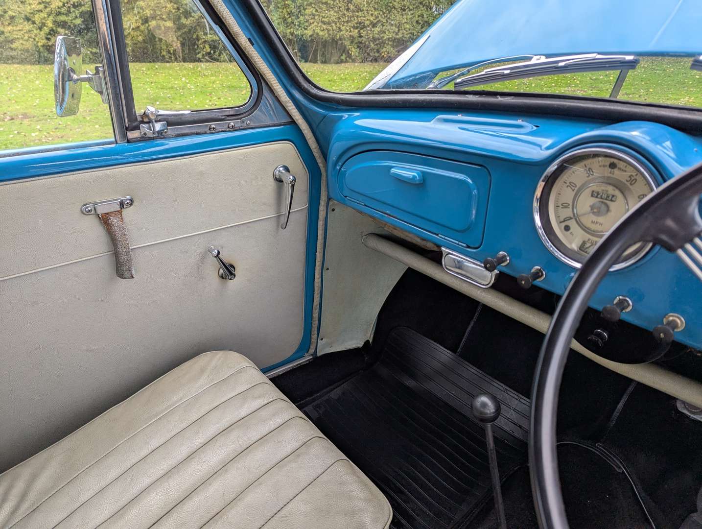 <p>1959 MORRIS MINOR</p>