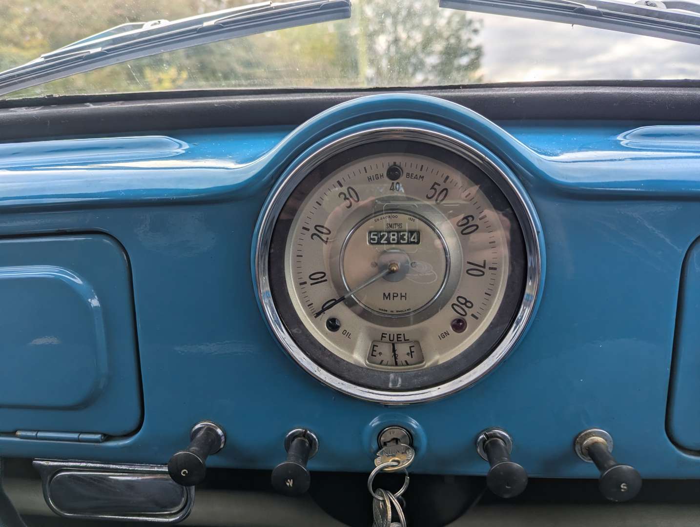 <p>1959 MORRIS MINOR</p>