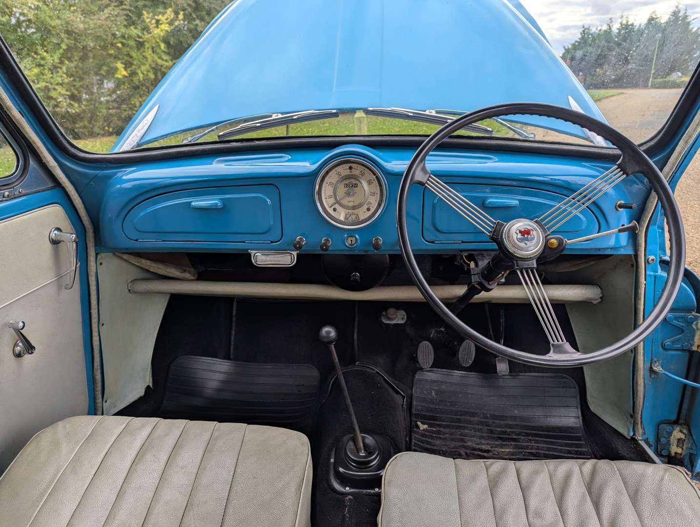 <p>1959 MORRIS MINOR</p>