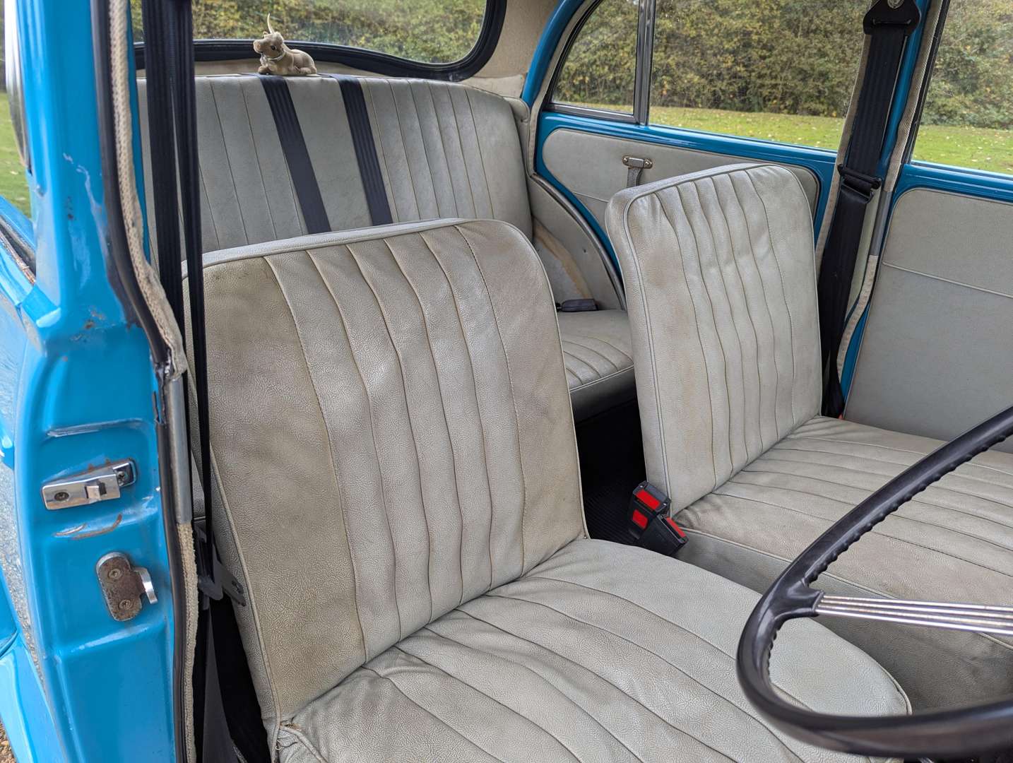 <p>1959 MORRIS MINOR</p>