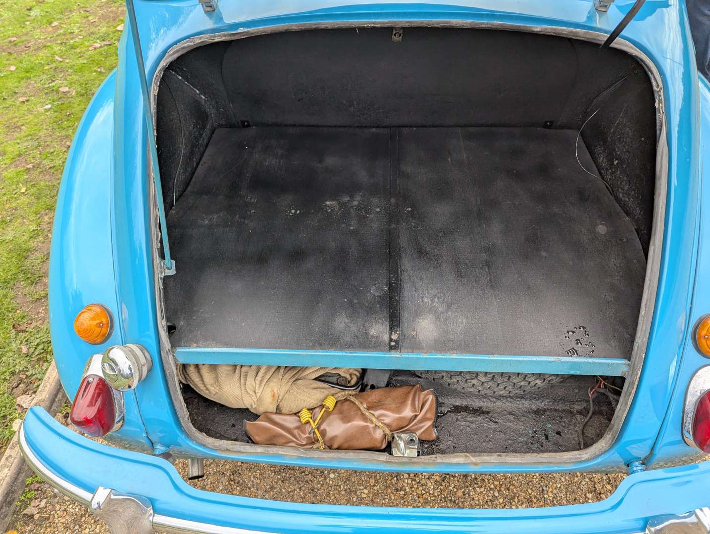 <p>1959 MORRIS MINOR</p>