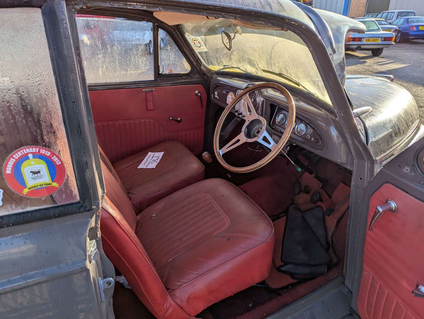 <p>1967 MORRIS MINOR</p>