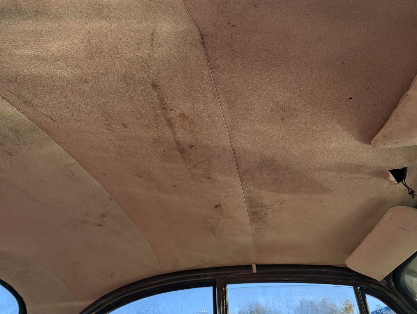 <p>1967 MORRIS MINOR</p>