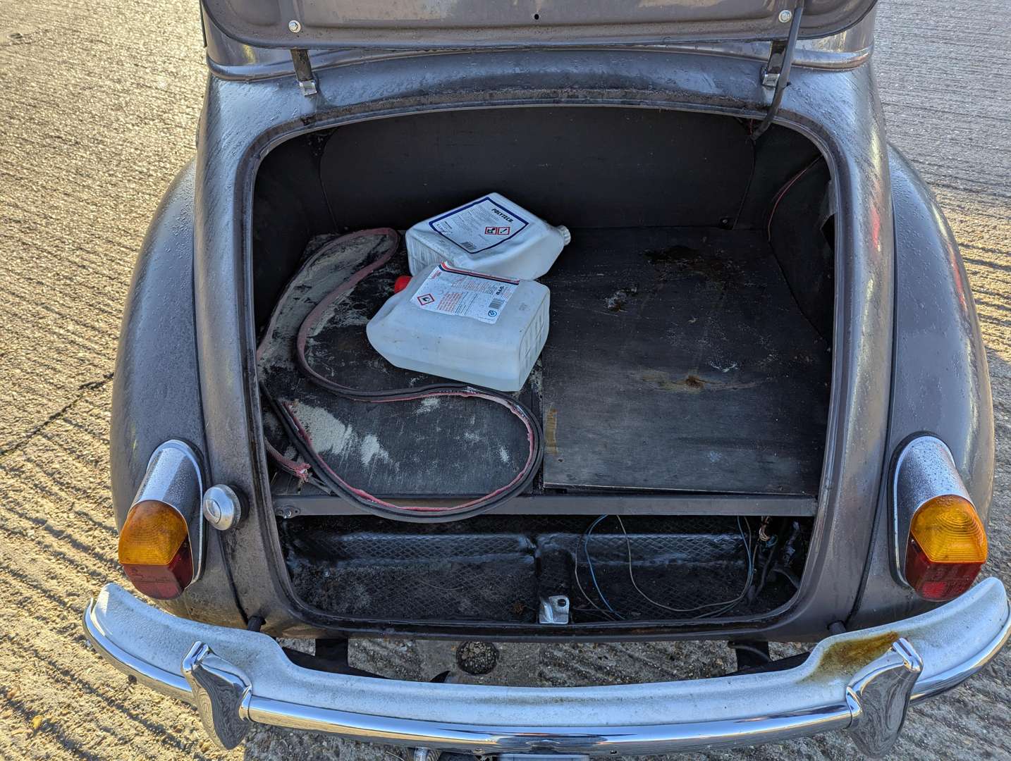 <p>1967 MORRIS MINOR</p>