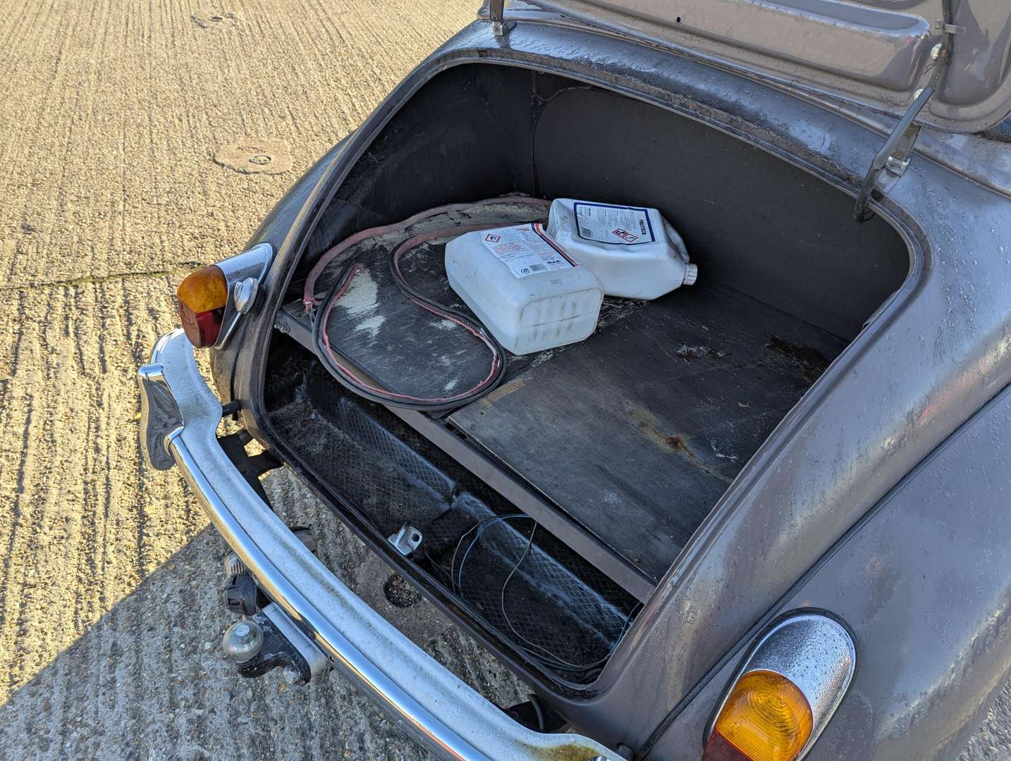 <p>1967 MORRIS MINOR</p>