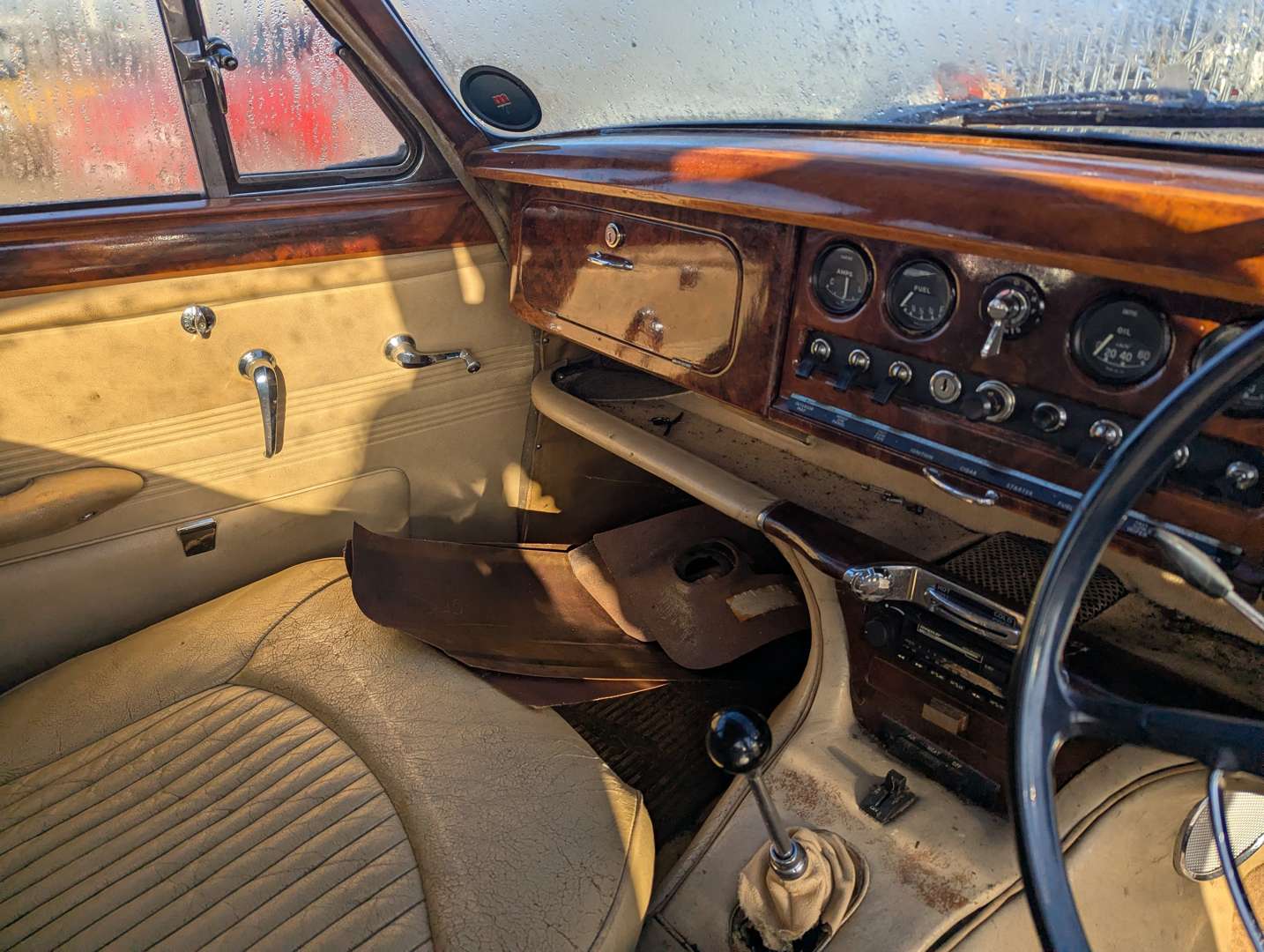 <p>1966 JAGUAR S-TYPE</p>