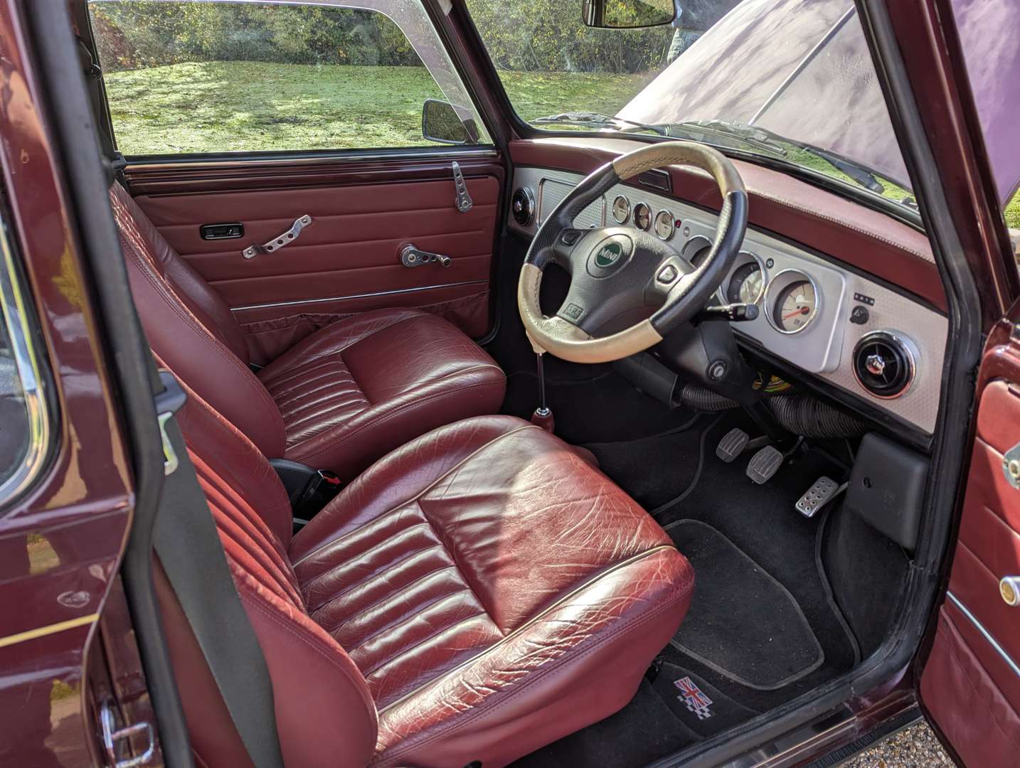 <p>1999 ROVER MINI COOPER 40TH ANNIVERSARY</p>