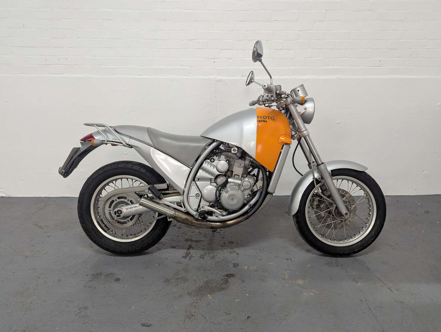 <p>1996 APRILIA 650 MOTO</p>