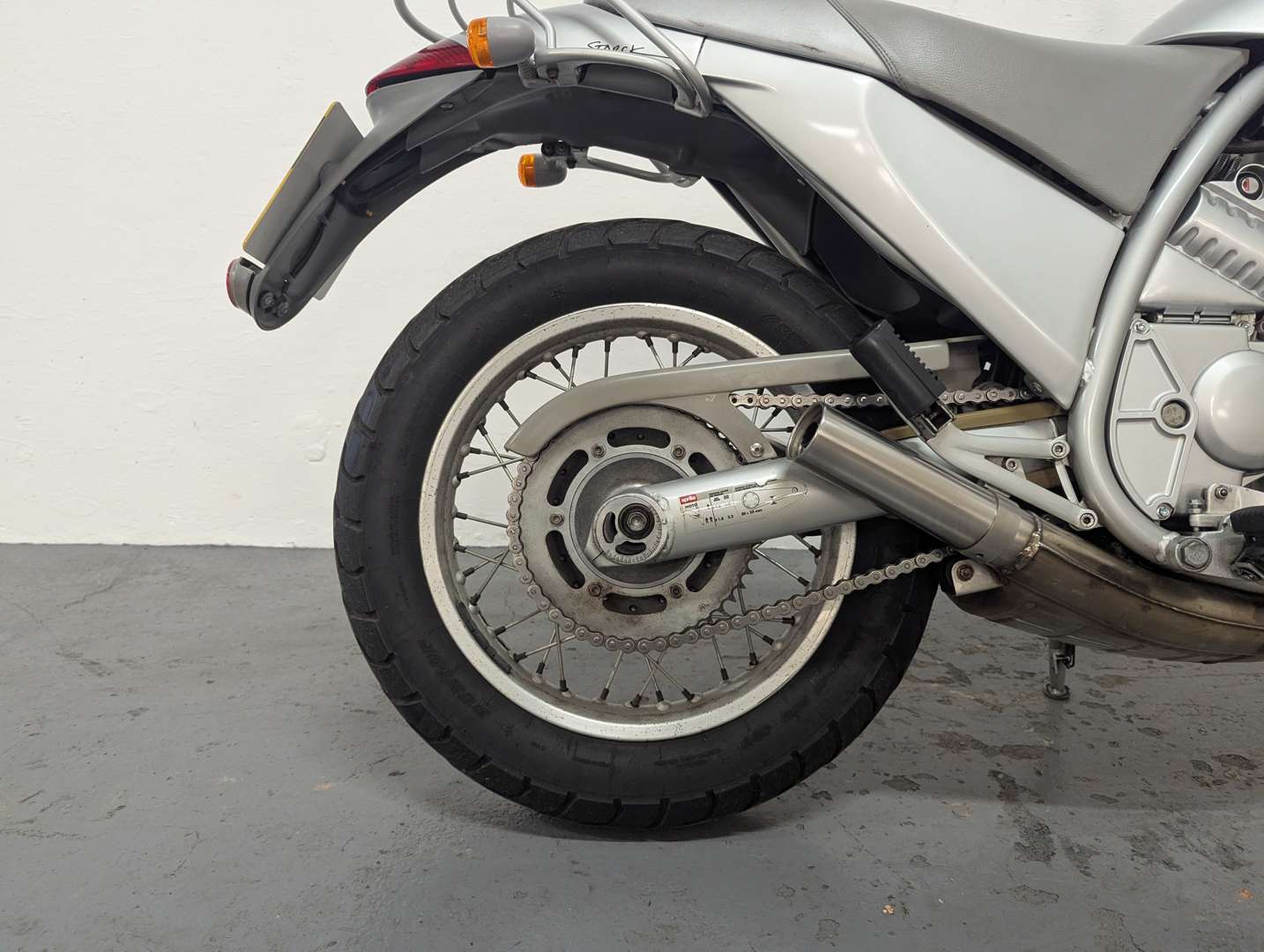 <p>1996 APRILIA 650 MOTO</p>