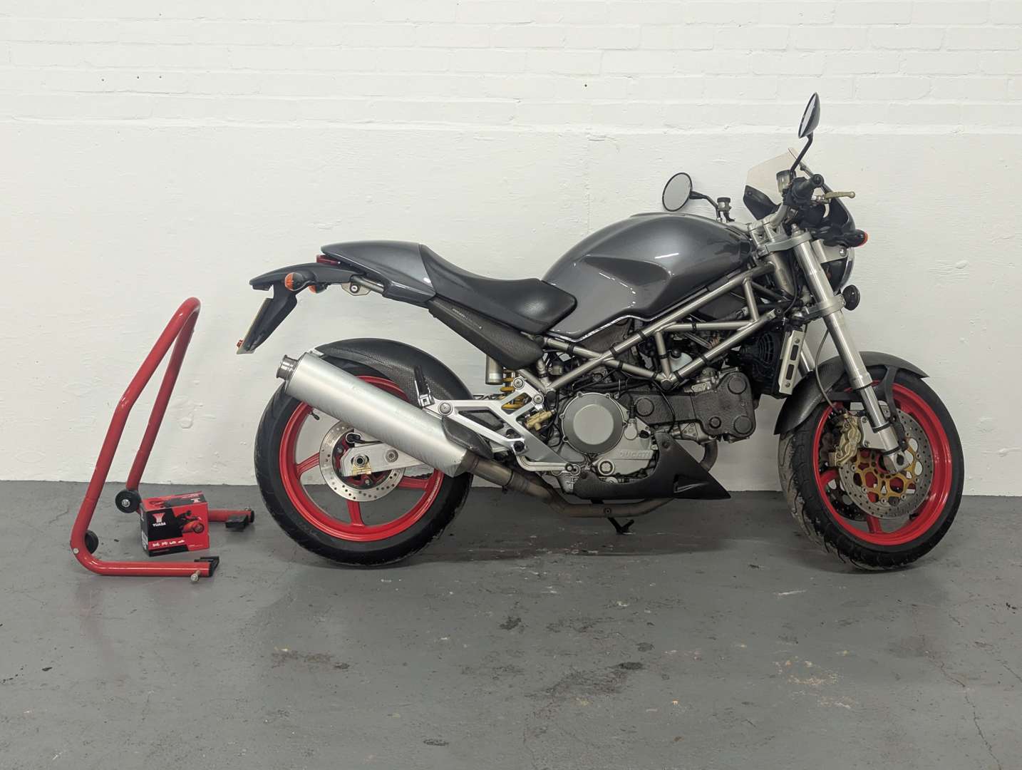 <p>2002 DUCATI S4 MONSTER</p>
