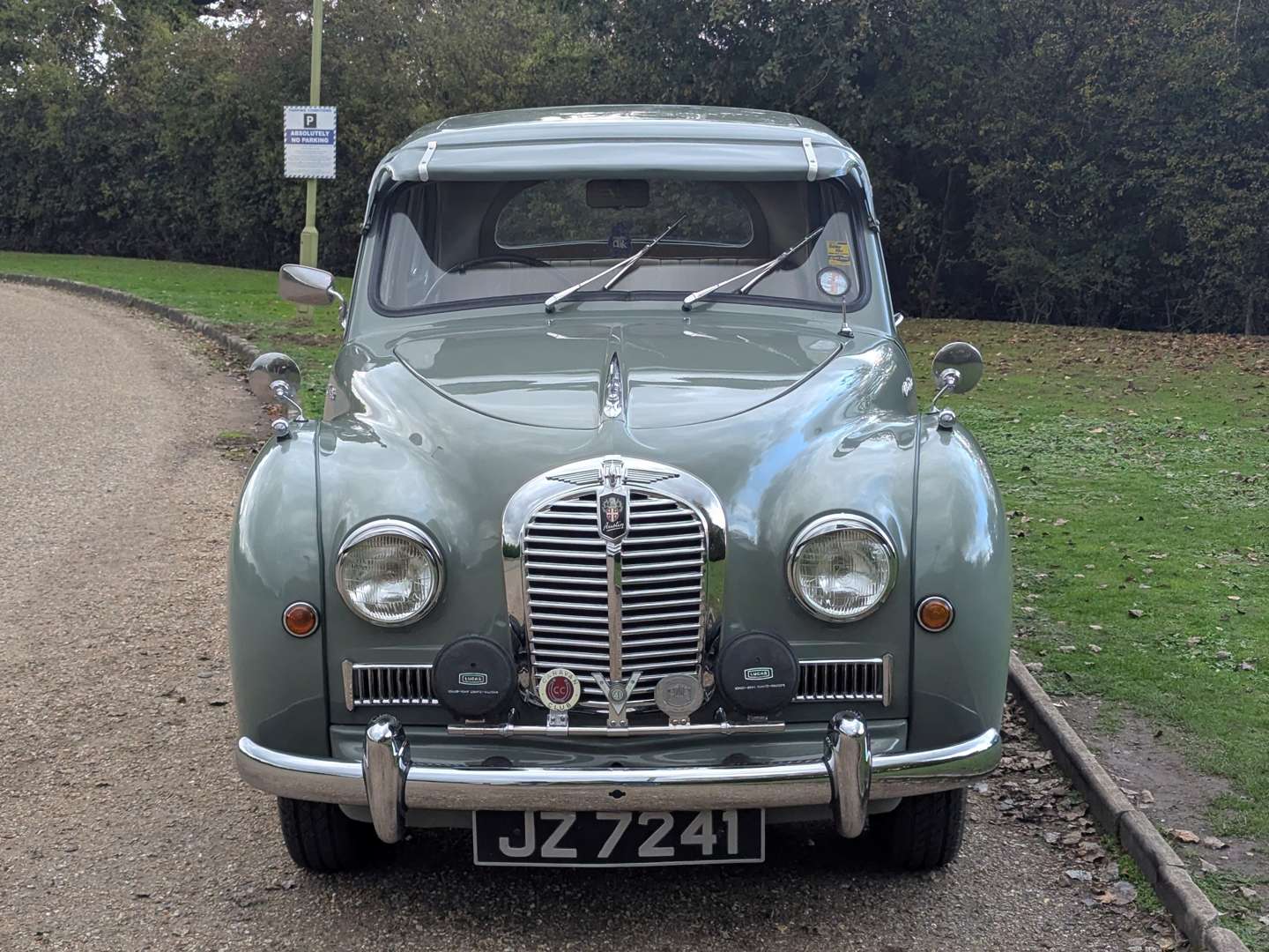 <p>1953 AUSTIN SOMERSET</p>
