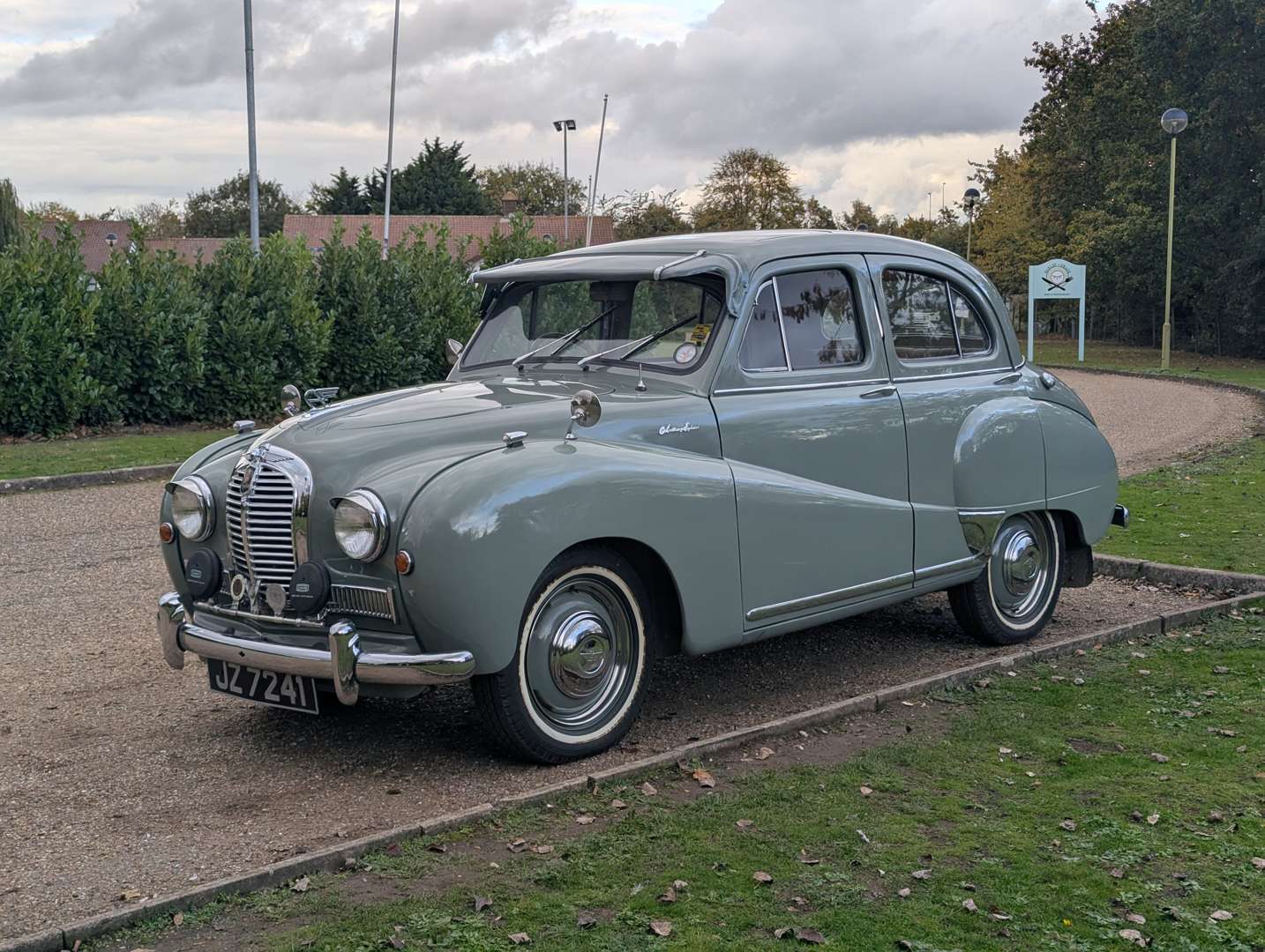 <p>1953 AUSTIN SOMERSET</p>