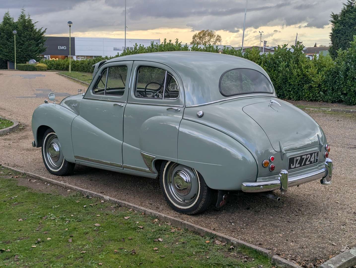 <p>1953 AUSTIN SOMERSET</p>