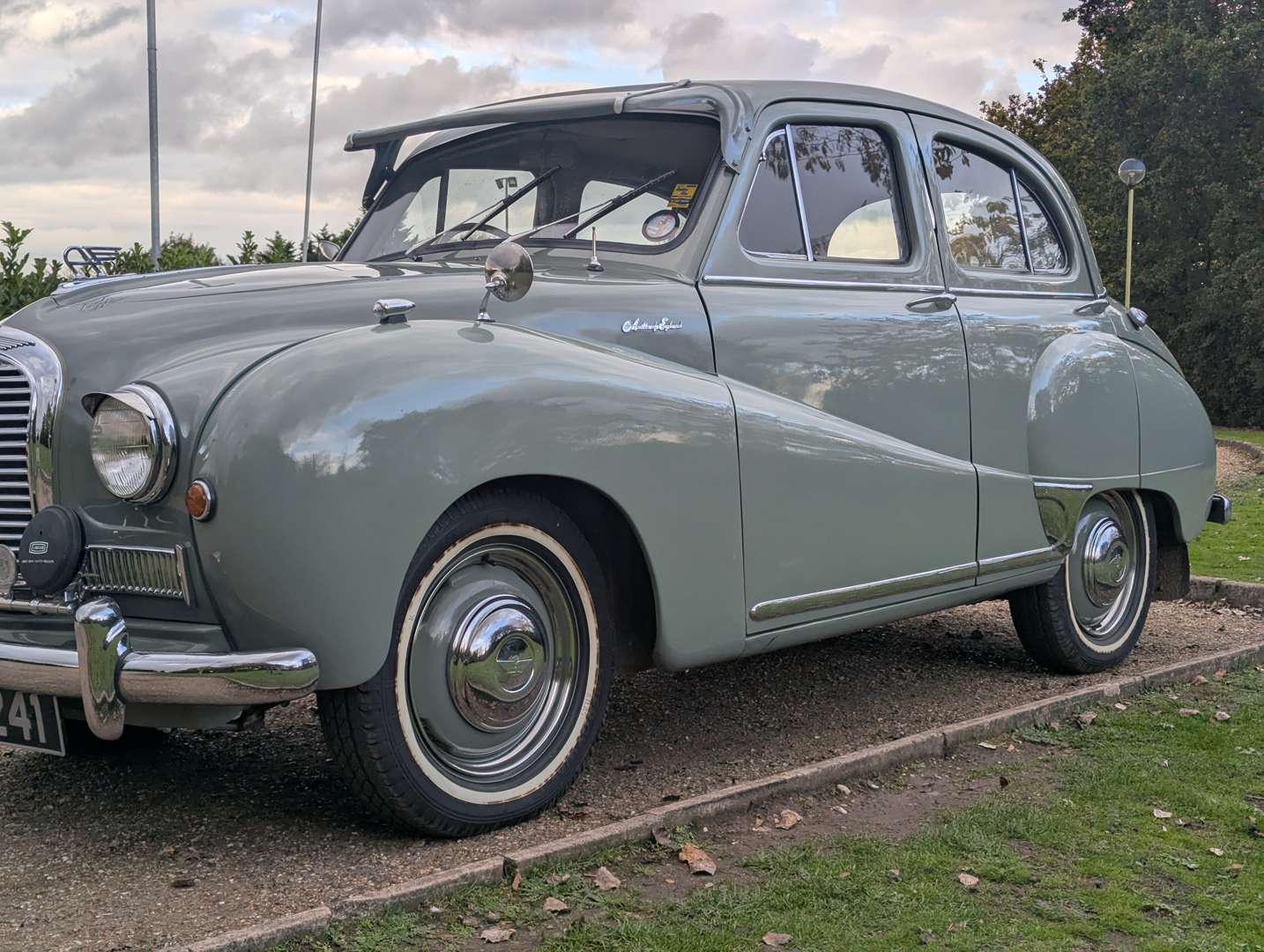 <p>1953 AUSTIN SOMERSET</p>