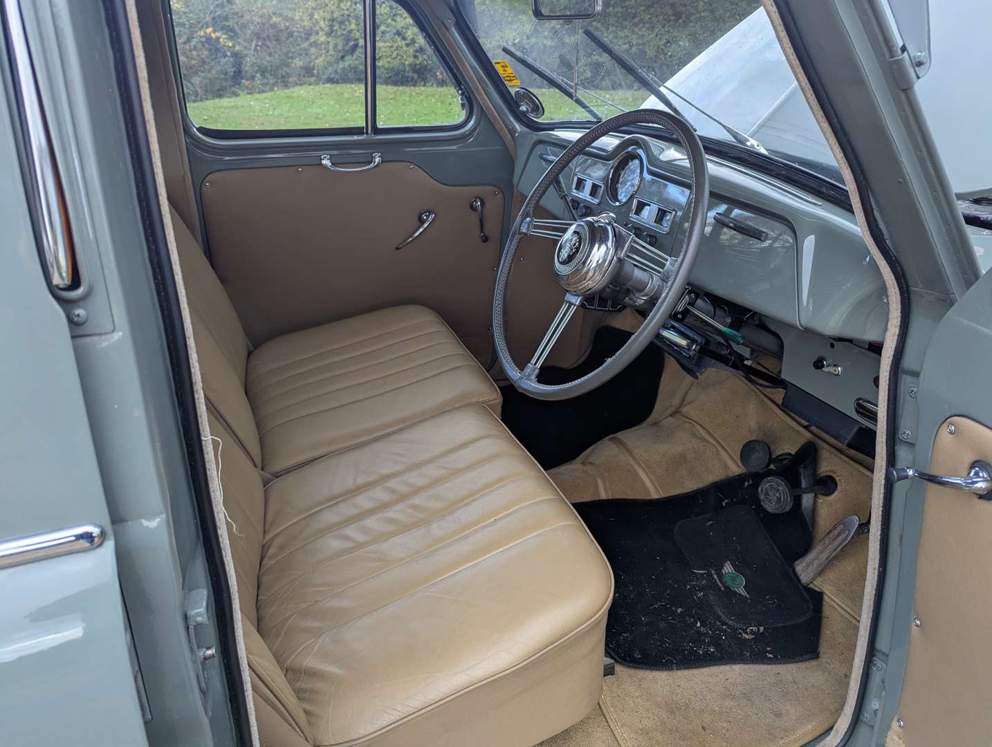 <p>1953 AUSTIN SOMERSET</p>