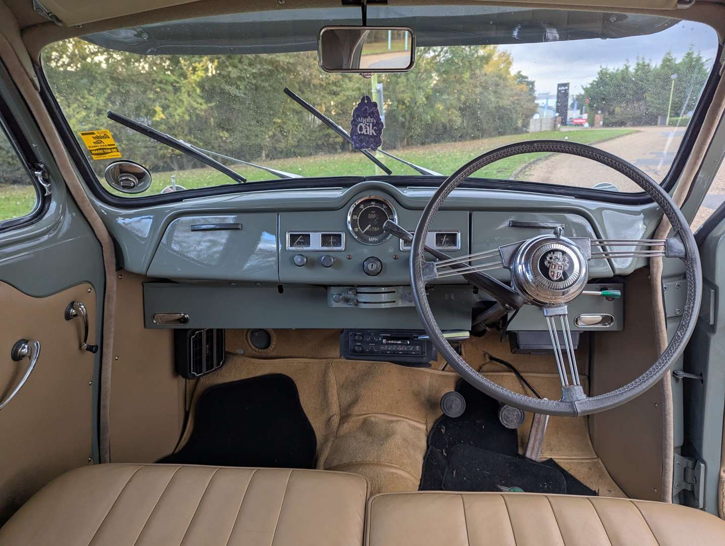 <p>1953 AUSTIN SOMERSET</p>