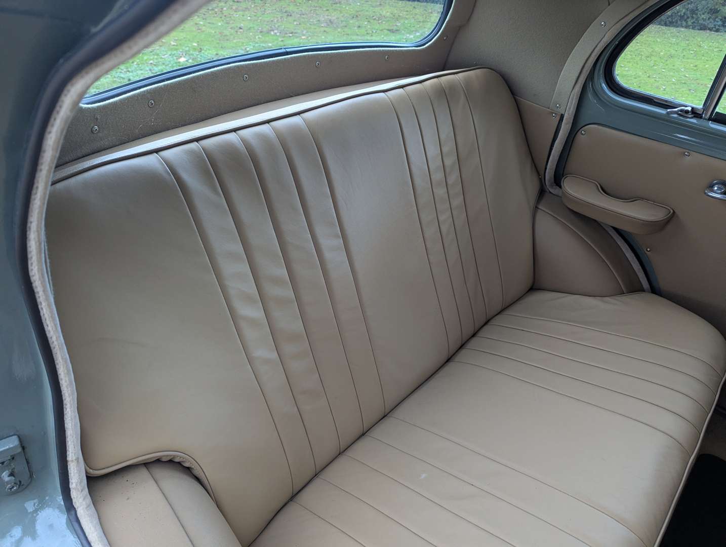 <p>1953 AUSTIN SOMERSET</p>