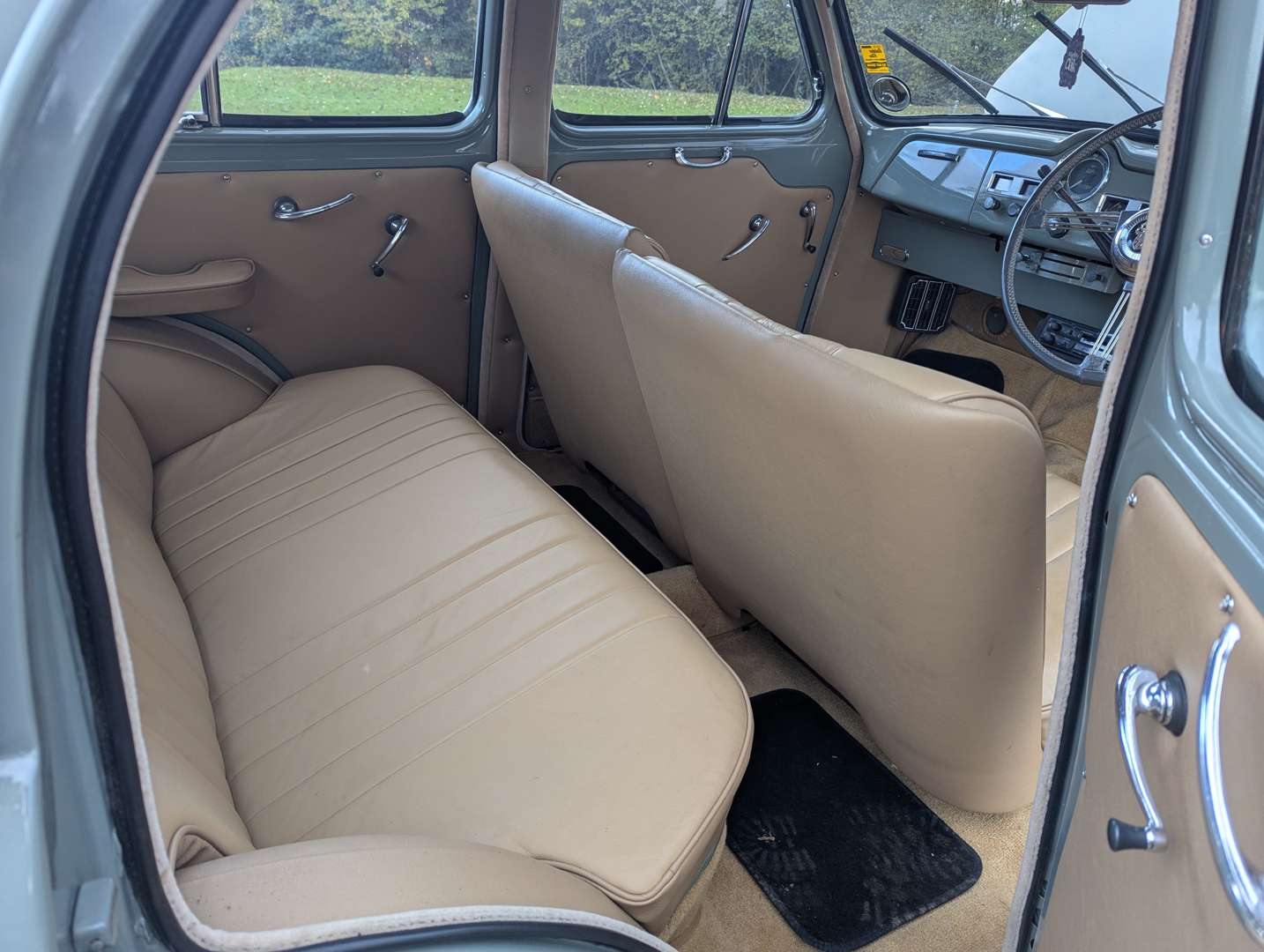 <p>1953 AUSTIN SOMERSET</p>