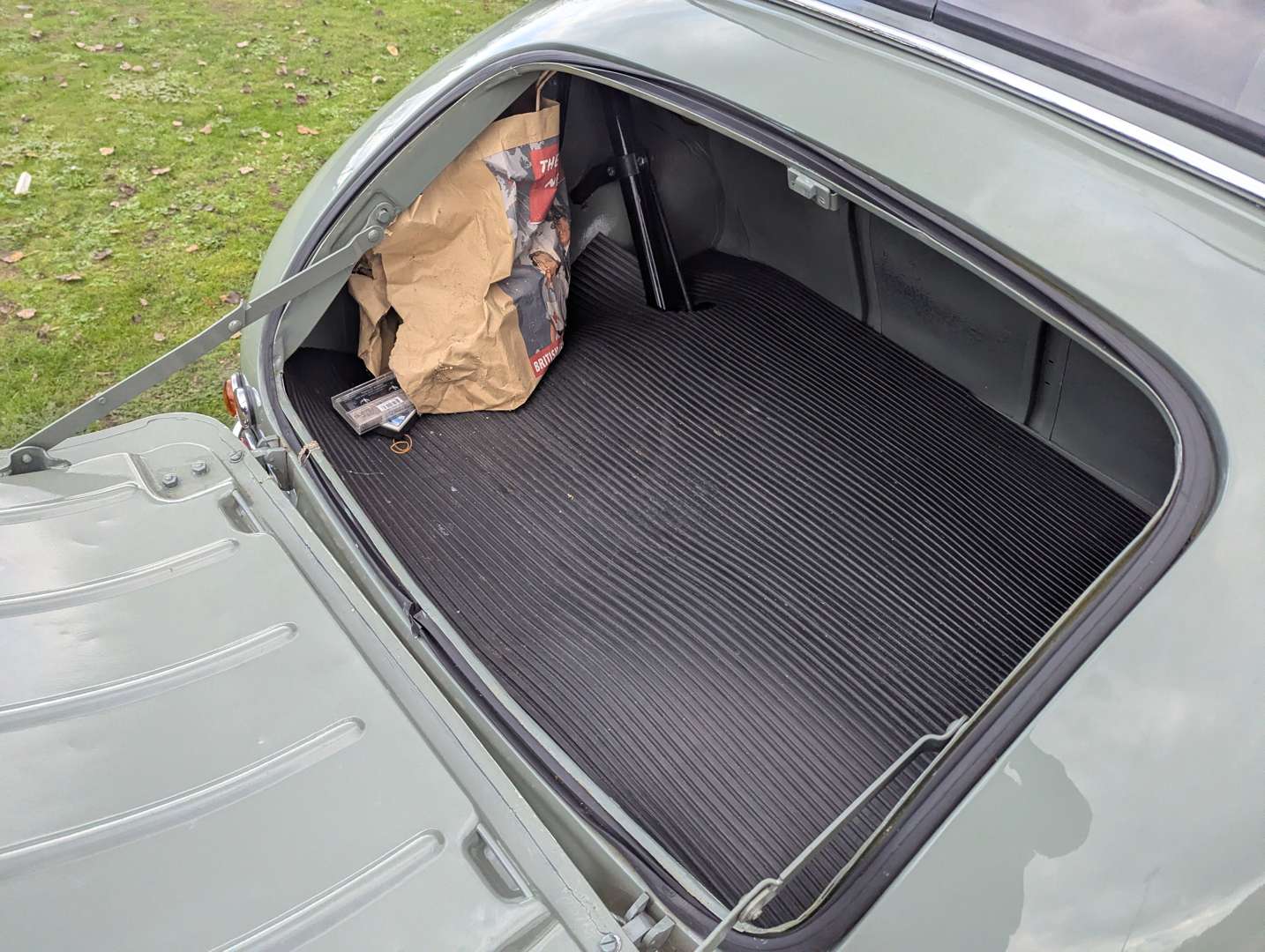 <p>1953 AUSTIN SOMERSET</p>