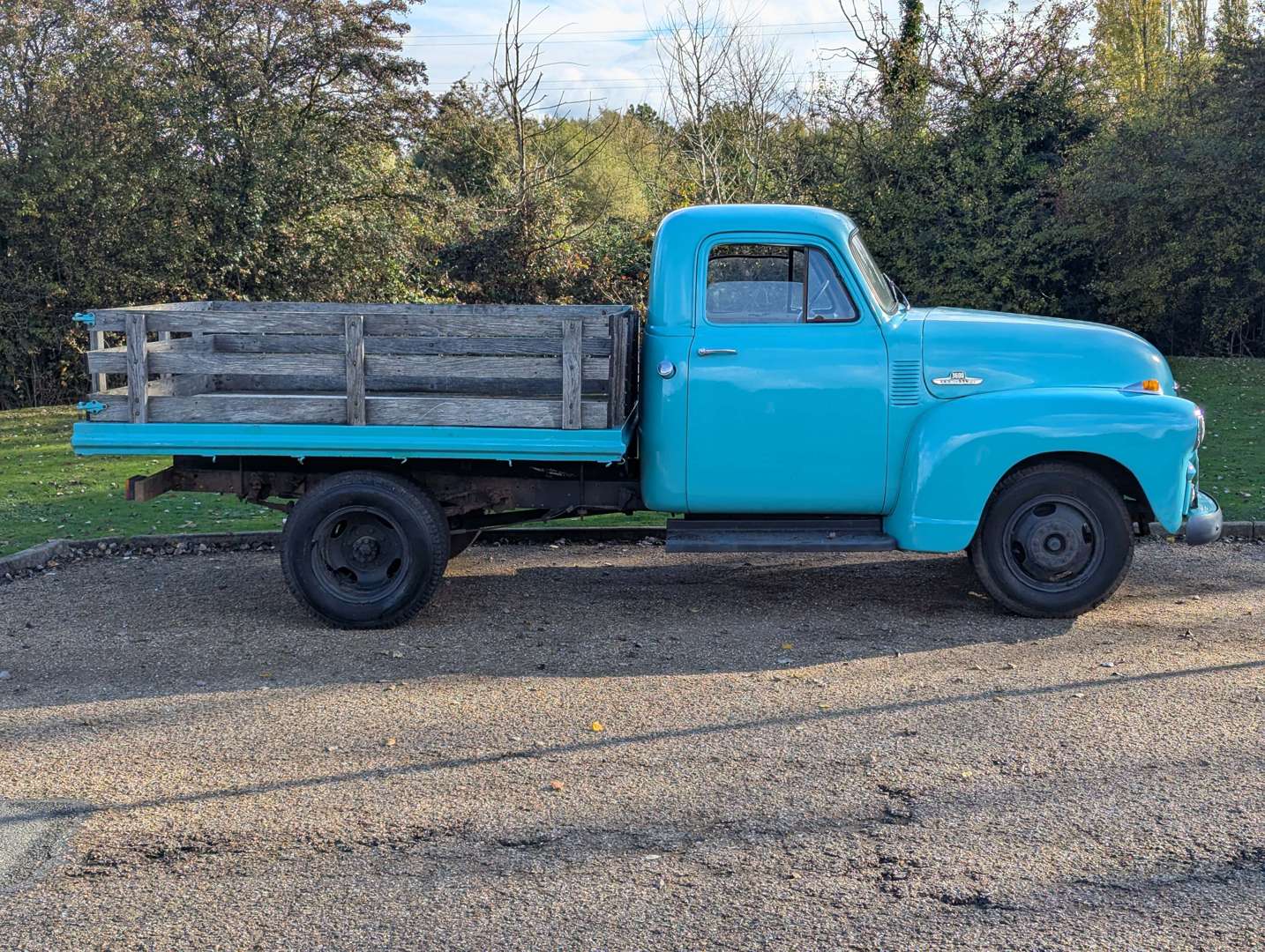 <p>1955 CHEVROLET STEPSIDE FLAT LORRY LHD</p>