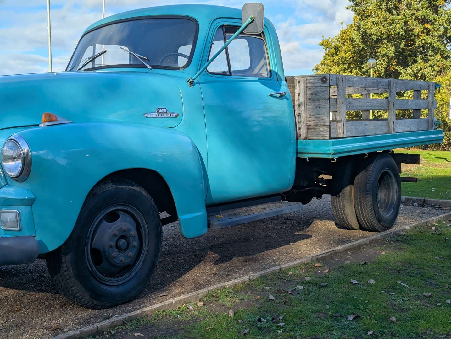 <p>1955 CHEVROLET STEPSIDE FLAT LORRY LHD</p>