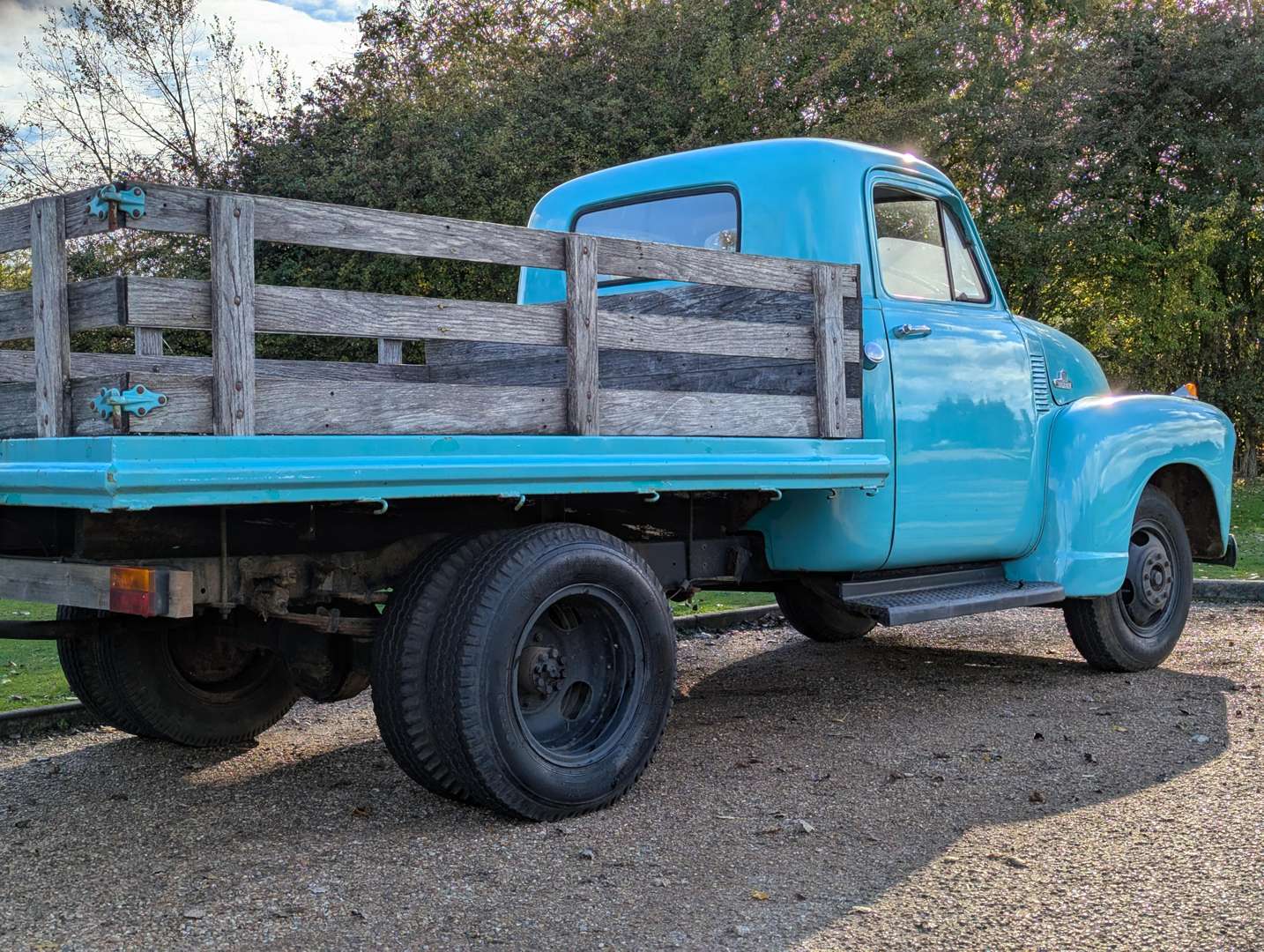 <p>1955 CHEVROLET STEPSIDE FLAT LORRY LHD</p>