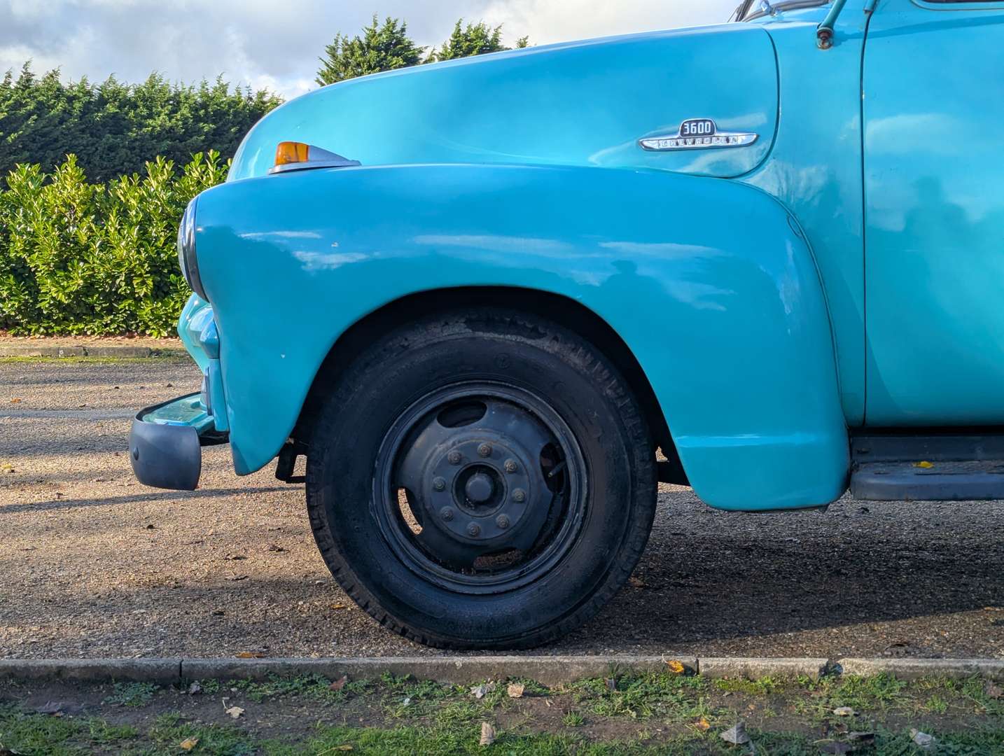 <p>1955 CHEVROLET STEPSIDE FLAT LORRY LHD</p>