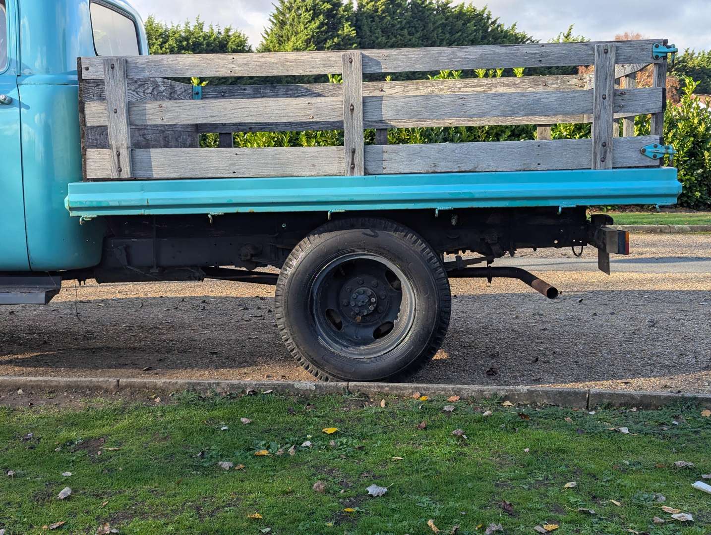 <p>1955 CHEVROLET STEPSIDE FLAT LORRY LHD</p>
