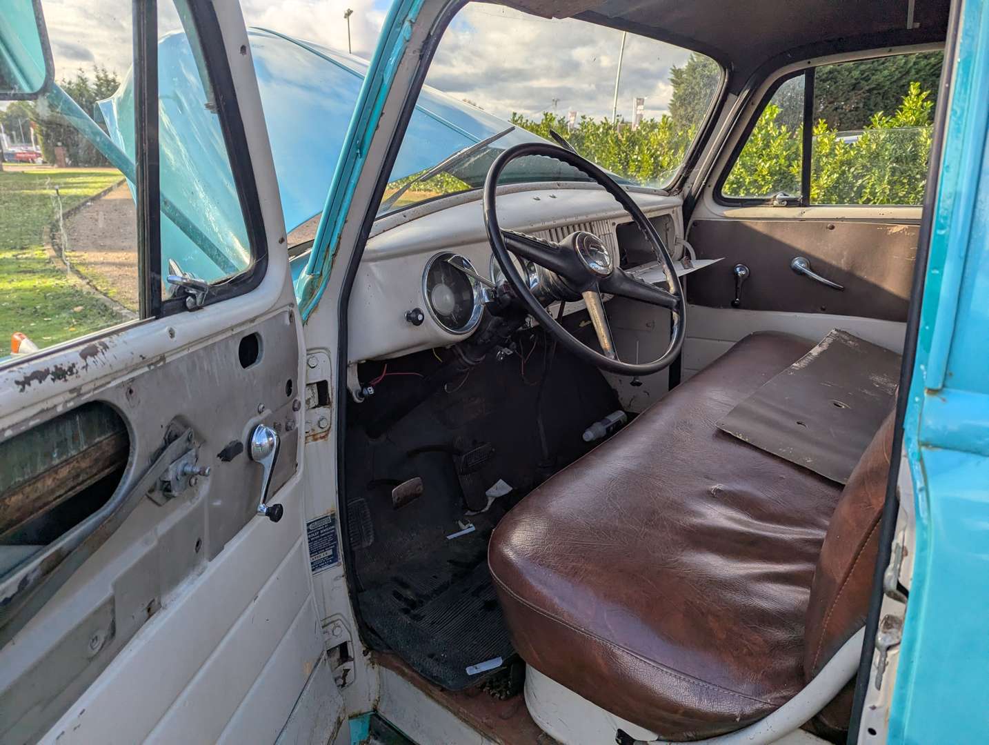 <p>1955 CHEVROLET STEPSIDE FLAT LORRY LHD</p>