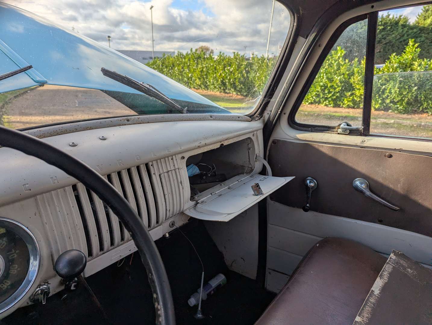 <p>1955 CHEVROLET STEPSIDE FLAT LORRY LHD</p>