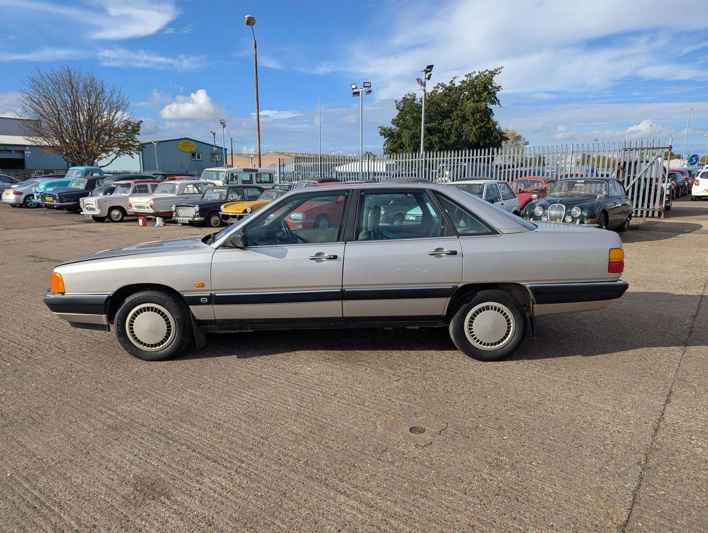 <p>1987 AUDI 100 CD</p>