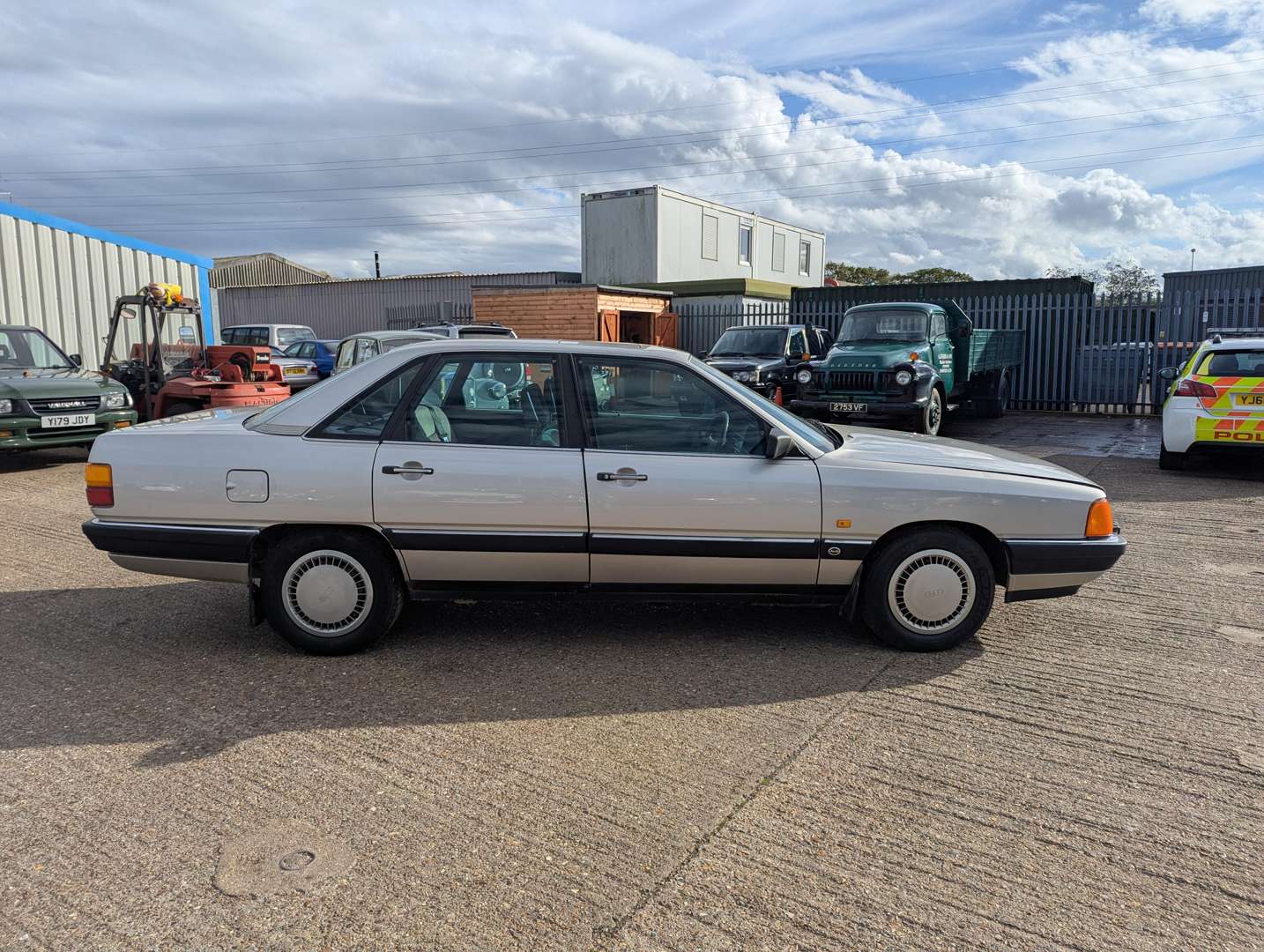 <p>1987 AUDI 100 CD</p>