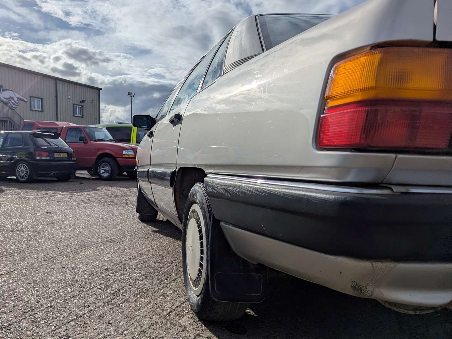 <p>1987 AUDI 100 CD</p>