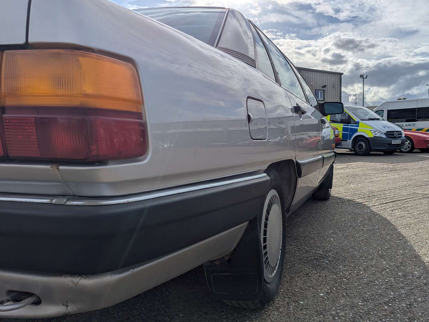 <p>1987 AUDI 100 CD</p>