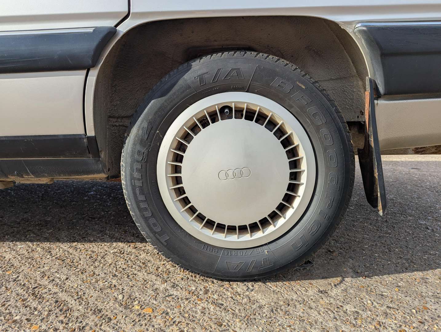 <p>1987 AUDI 100 CD</p>