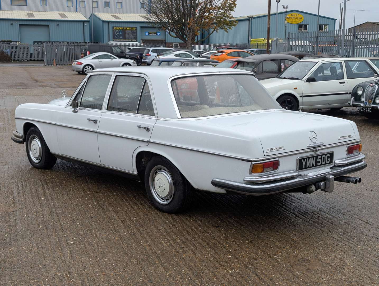 <p>1968 MERCEDES 250 SE</p>